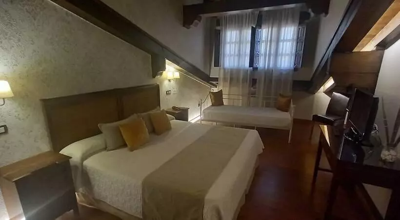 Fotos del hotel La Casona De Revolgo:  18