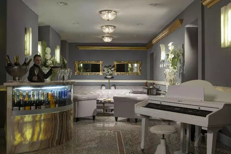 Fotos del hotel Golden Tulip Rome Piram:  10