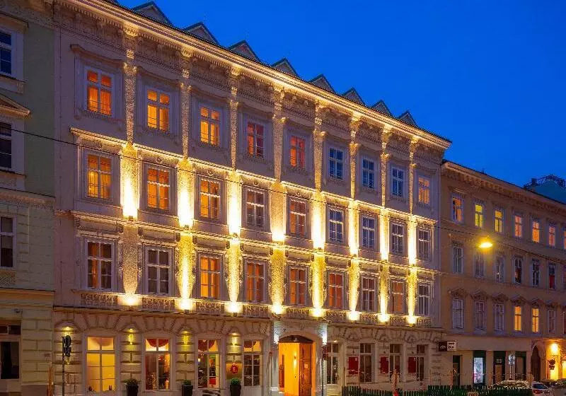 The Levante Rathaus Apartments