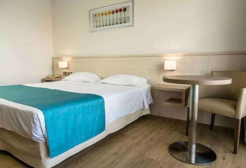 Cynthiana Beach Hotel