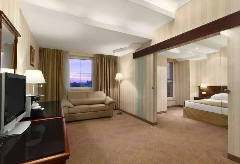 Fotos del hotel Ramada Hotel & Suites By Wyndham Bucharest North:  8