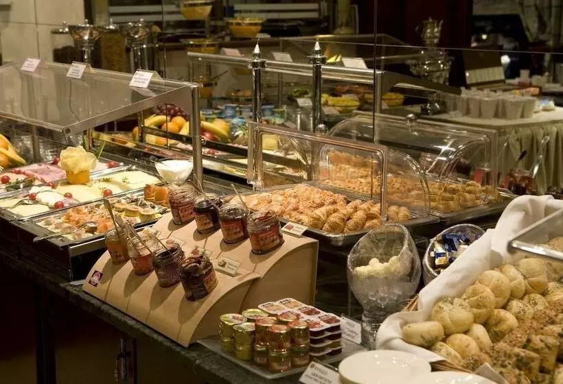 Fotos del hotel Ramada Hotel & Suites By Wyndham Bucharest North:  20