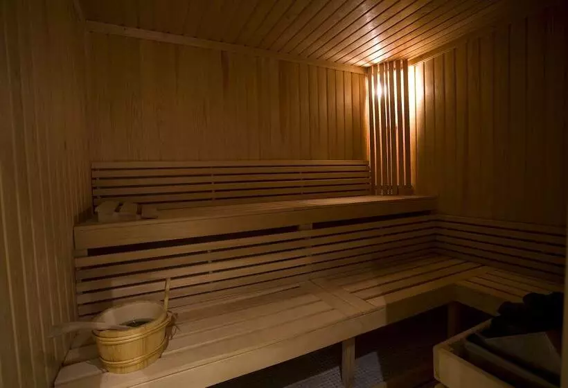 Fotos del hotel Ramada Hotel & Suites By Wyndham Bucharest North:  3