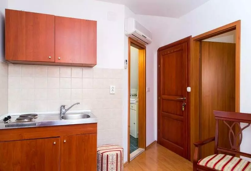 Fotos del hotel Apartmani Lepur:  8