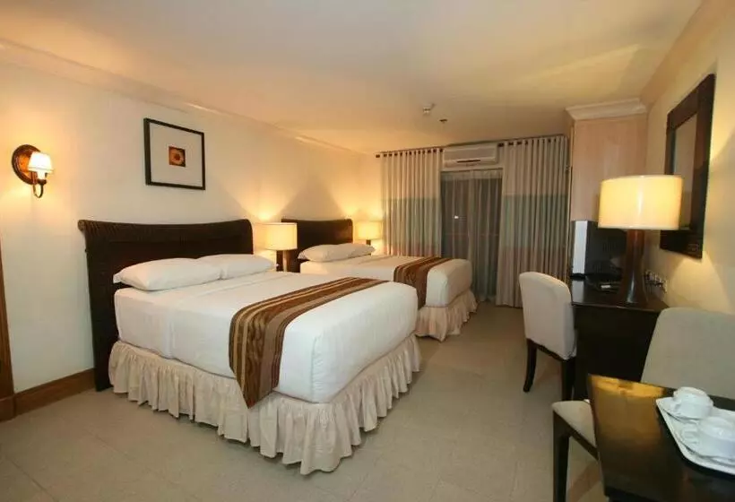 Crown Regency Suites Mactan