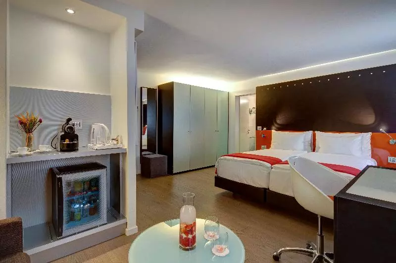 Fotos del hotel Design  F6:  12