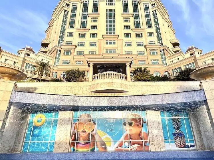 Swissôtel Al Murooj Dubai