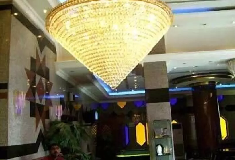 Fotos del hotel Royal Crown Suites:  8