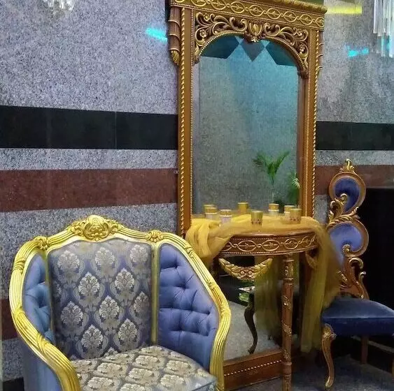 Fotos del hotel Royal Crown Suites:  11