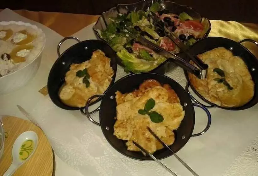 Fotos del hotel Royal Crown Suites:  3