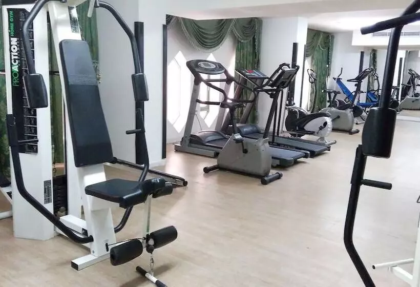 Fotos del hotel Royal Crown Suites:  7