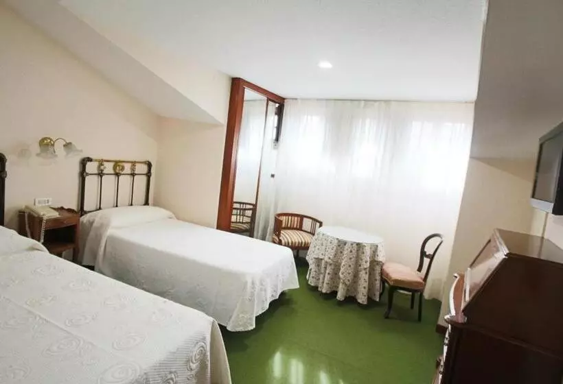 Fotos del hotel Santillana:  11