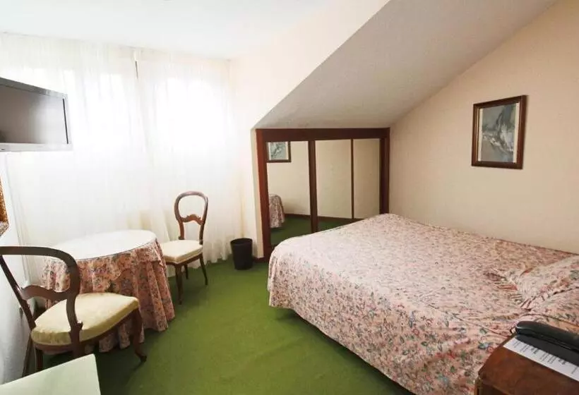 Fotos del hotel Santillana:  7