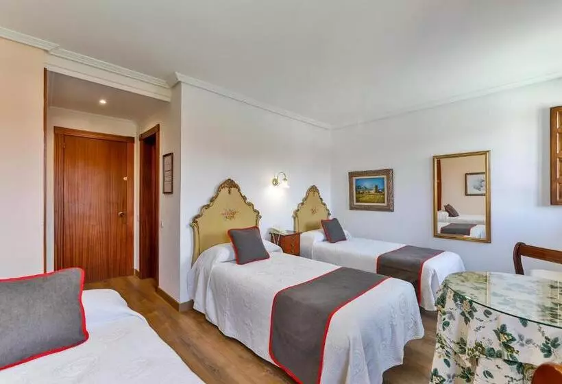 Fotos del hotel Santillana:  9