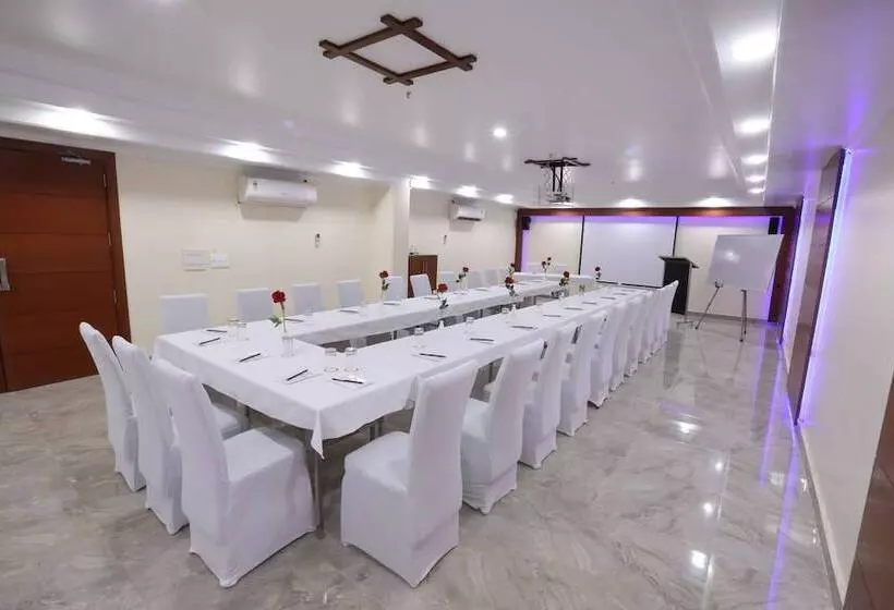 Fotos del hotel Surya International:  5