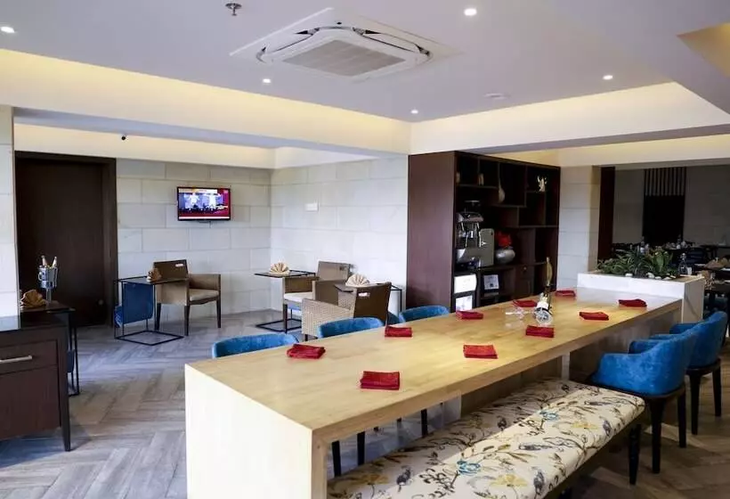 Fotos del hotel Royal Orchid Golden Suites:  15