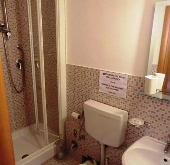 Fotos del hotel Caesar's Rooms:  6