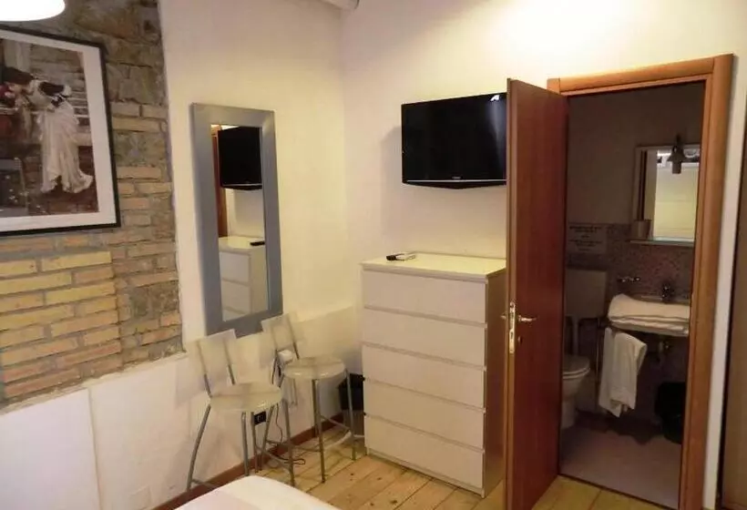 Fotos del hotel Caesar's Rooms:  14