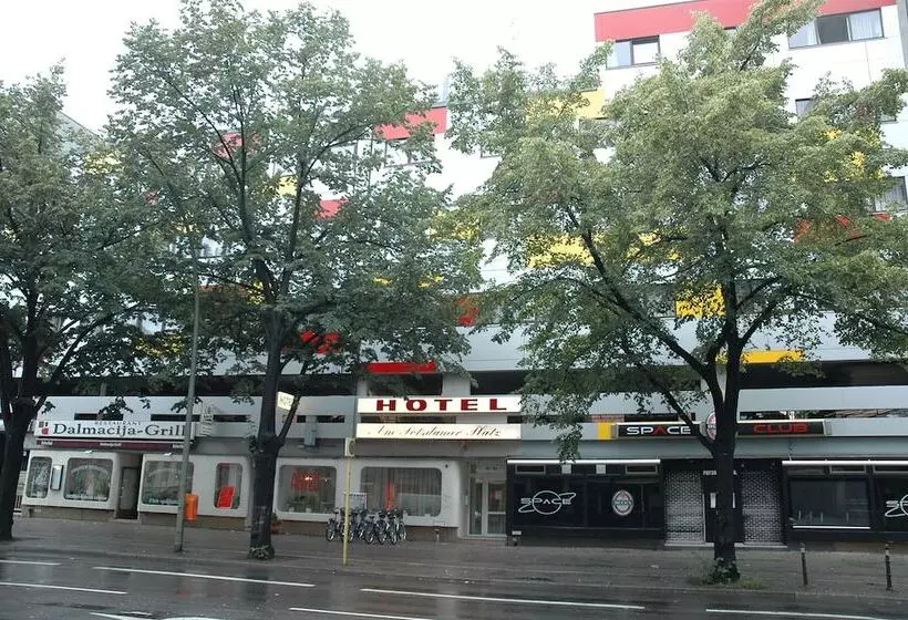 Alper  Am Potsdamer Platz