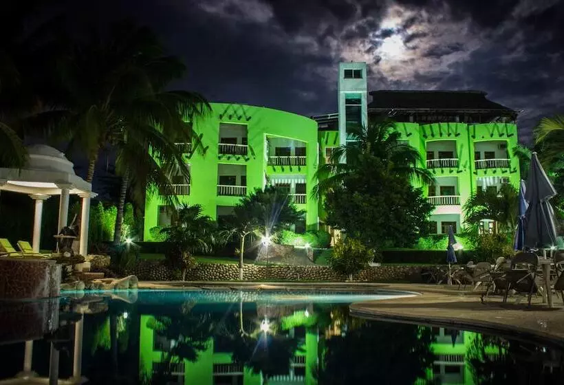 Punta Esmeralda Suites & Hotel