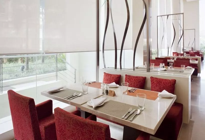 Fotos del hotel Holiday Inn Mumbai International Airport, An Ihg:  4