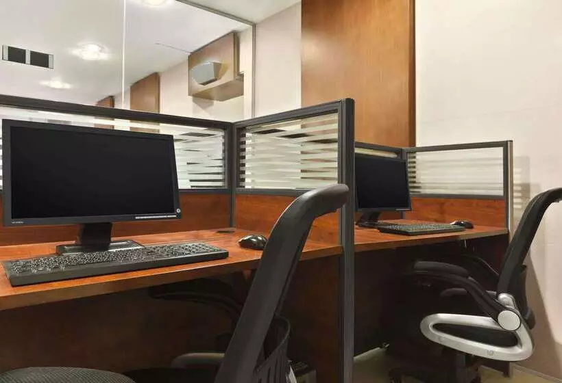 Fotos del hotel Ramada Hotel & Suites By Wyndham Ajman:  15