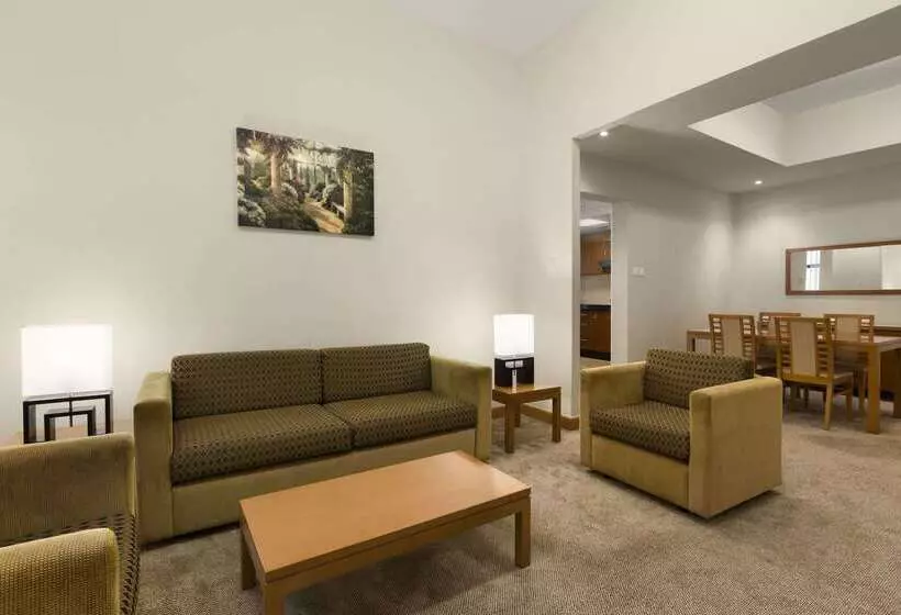 Fotos del hotel Ramada Hotel & Suites By Wyndham Ajman:  4