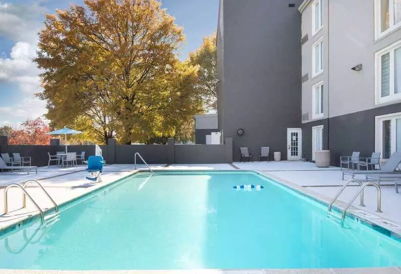 Fotos del hotel La Quinta By Wyndham Atlanta Airport South:  2