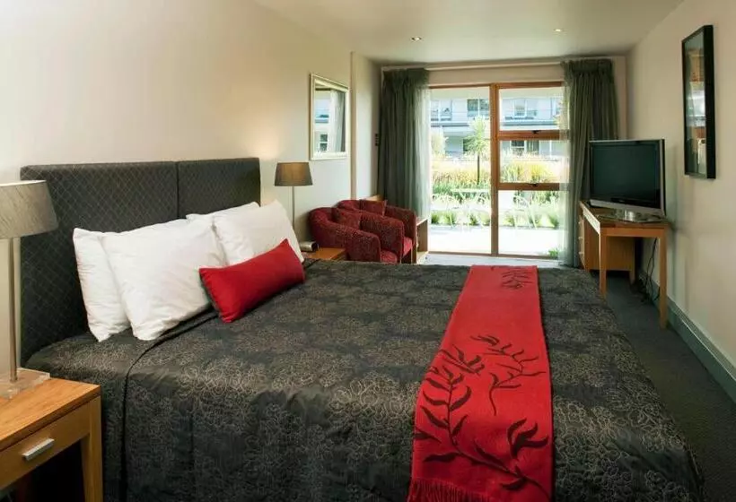 Wai Ora Lakeside Spa Resort