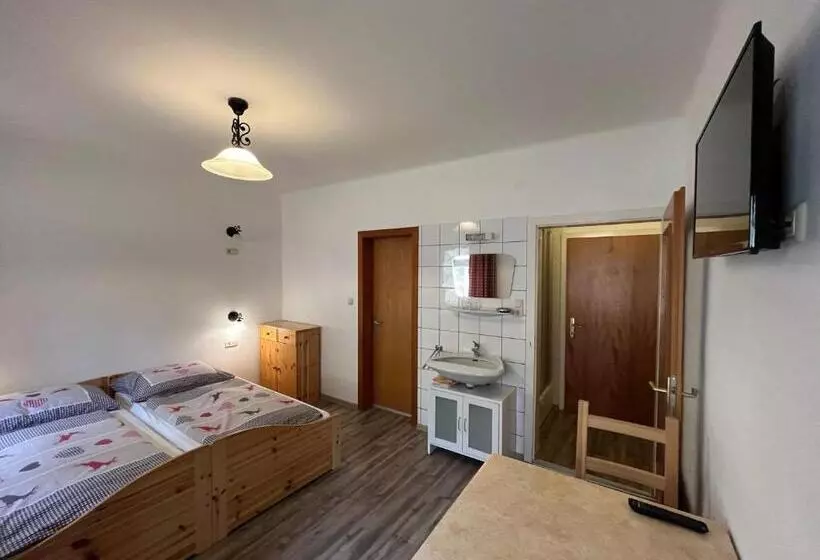 Fotos del hotel Pension & Apartments Waldkrieber:  14