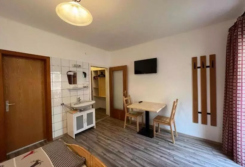 Fotos del hotel Pension & Apartments Waldkrieber:  17