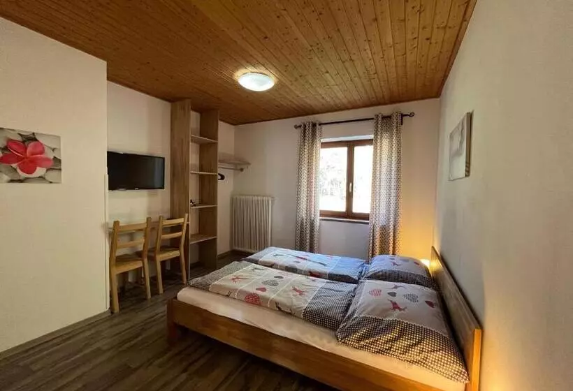 Fotos del hotel Pension & Apartments Waldkrieber:  11