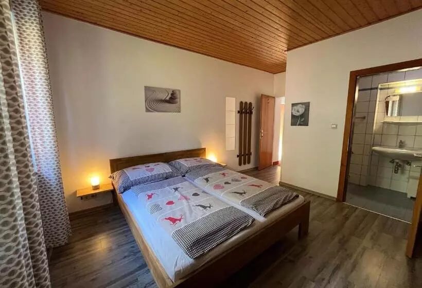 Fotos del hotel Pension & Apartments Waldkrieber:  6