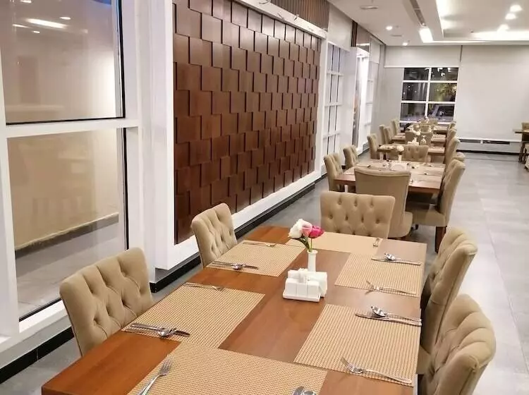 Fotos del hotel Almaali:  8