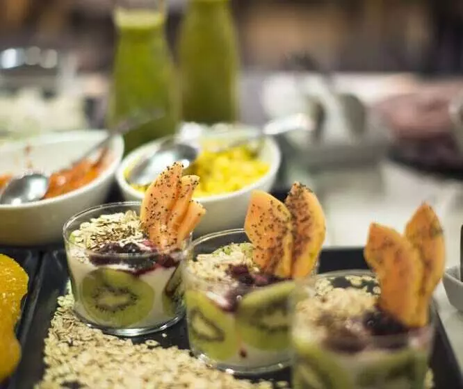 Fotos del hotel Petit Palace Santa Bárbara:  18