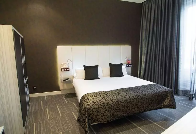 Fotos del hotel Petit Palace Santa Bárbara:  16
