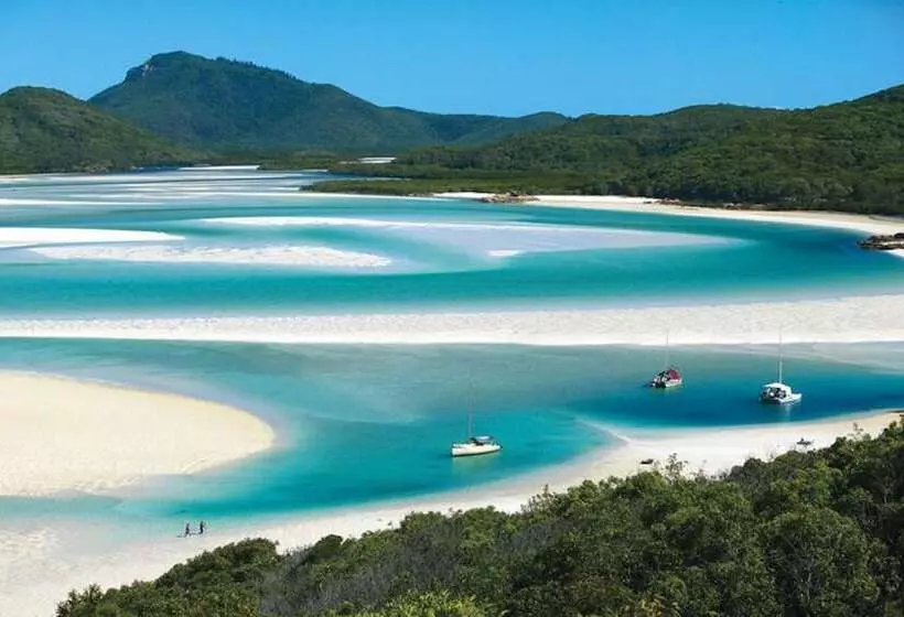 Fotos del hotel At Water's Edge Resort:  15