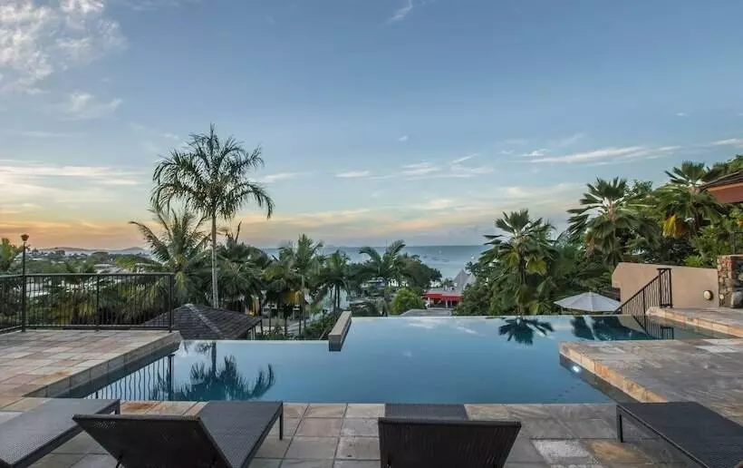 Fotos del hotel At Water's Edge Resort:  14