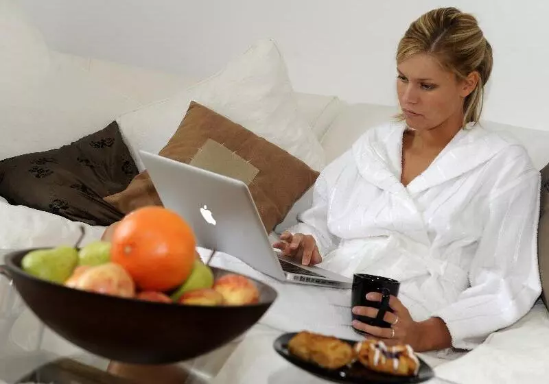 Fotos del hotel Comfort Zone Parkside Apartments:  2