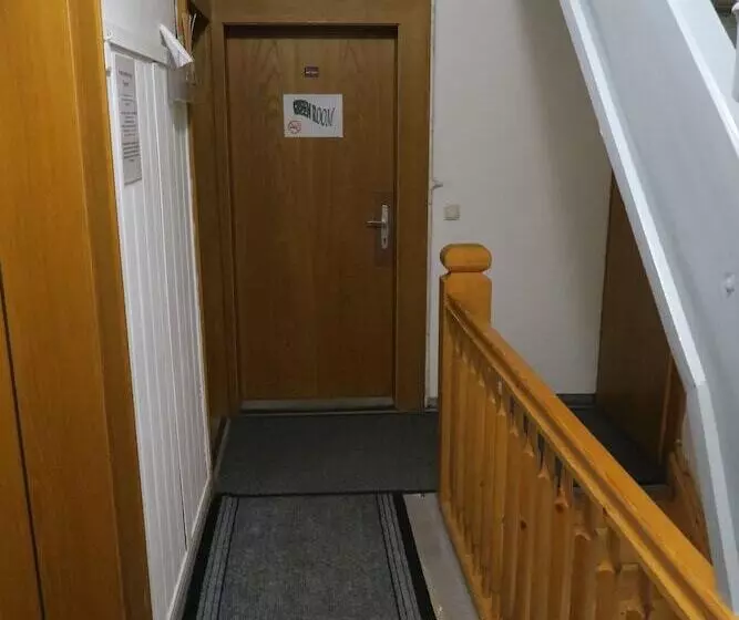 Snowbunnys Backpackers Hostel