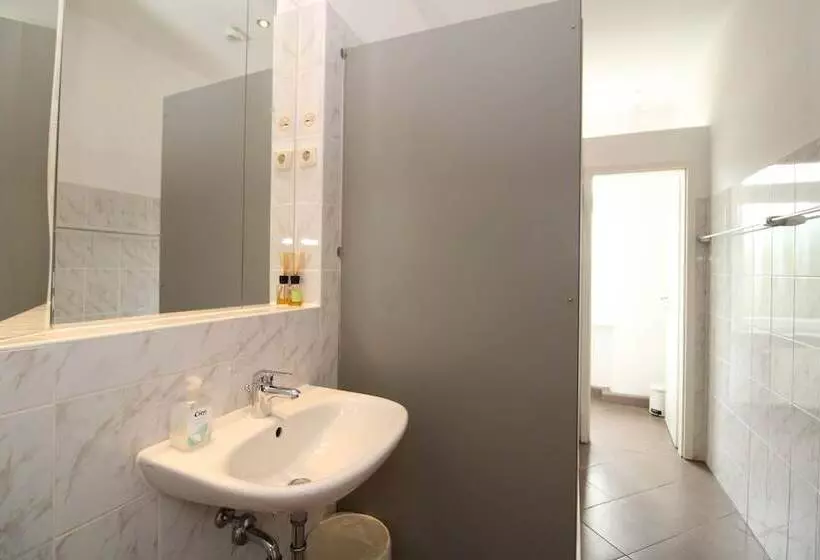 Fotos del hotel Space Hotel Im Campus Der Jvp Schule:  22