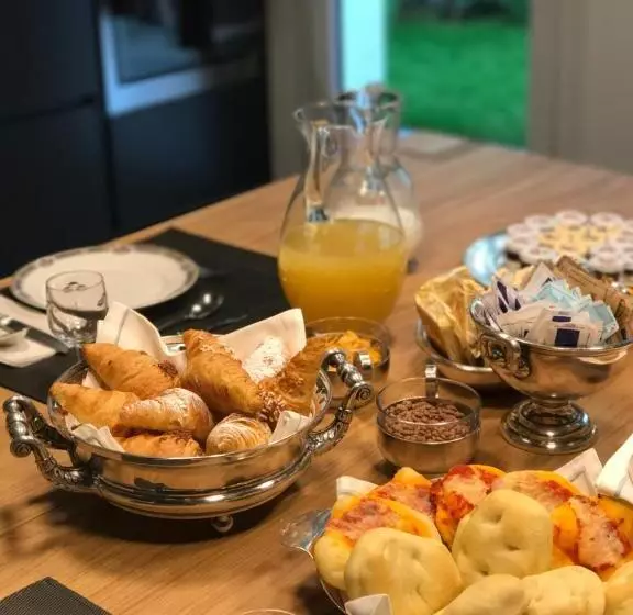 Fotos del hotel Conti Guest House:  8