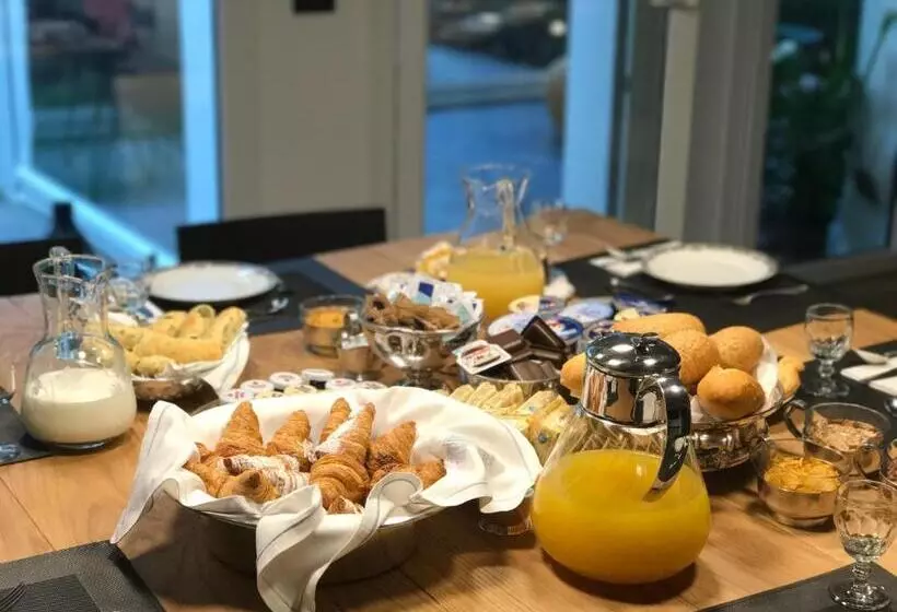 Fotos del hotel Conti Guest House:  3