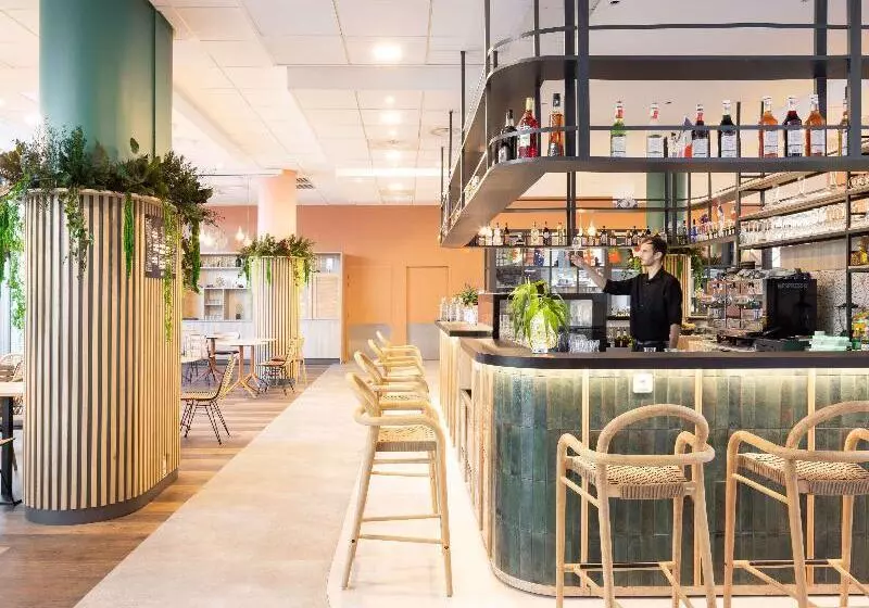 Fotos del hotel Ibis Marseille Centre Euromed:  3