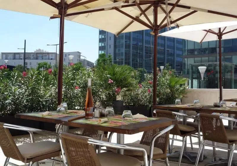 Fotos del hotel Ibis Marseille Centre Euromed:  18