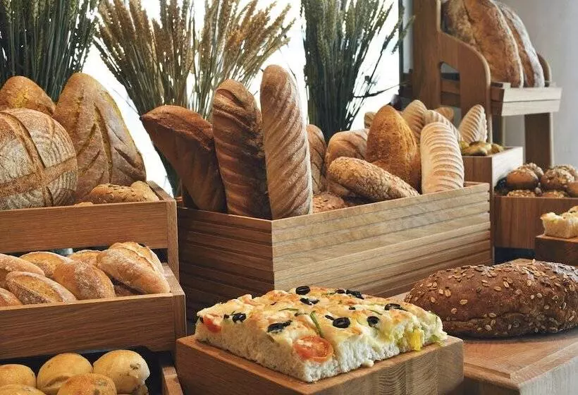 Fotos del hotel Officers Club & Hotel:  4