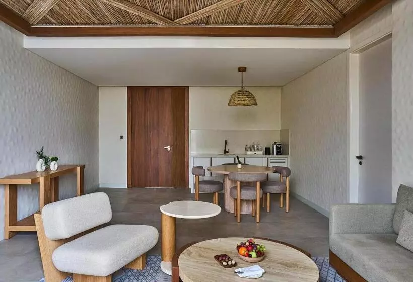 Fotos del hotel Officers Club & Hotel:  24