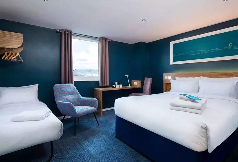 Fotos del hotel Travelodge Cardiff Cent Queen Street:  7