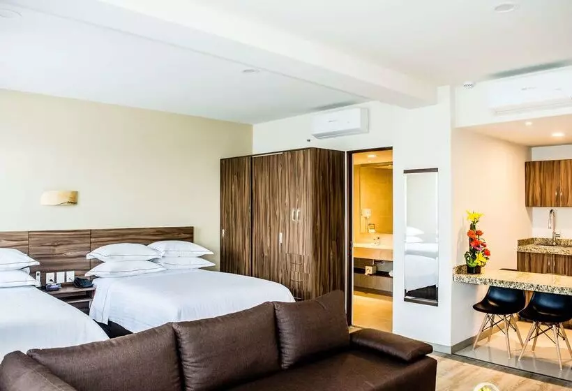 Fotos del hotel Crown Victoria:  2