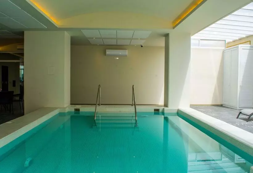 Fotos del hotel Crown Victoria:  9